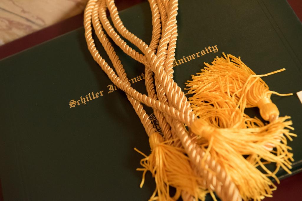 Remise diplôme Schiller Institute, Détail du diplôme